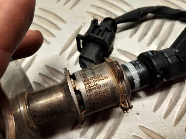 Injecteur AdBlue OEM 7LA131113A pour VW Tiguan II 2.0 TDI image 3