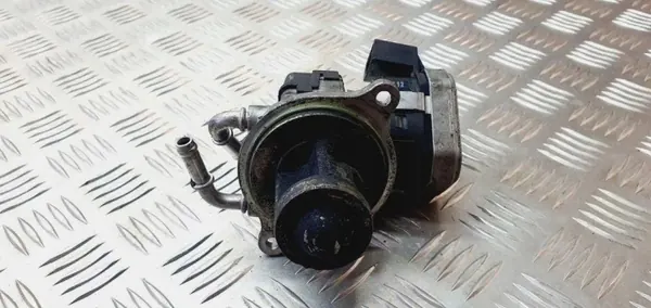Válvula EGR Mercedes-Benz OE A6401401860 - Usada image 2