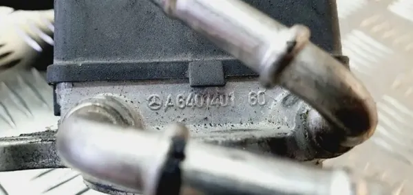 Válvula EGR Mercedes-Benz OE A6401401860 - Usada image 6