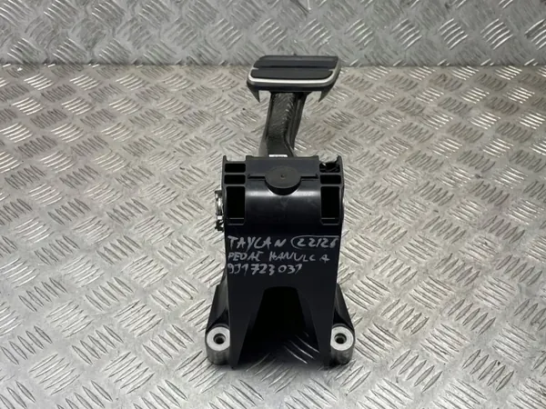 Porsche OE 9J1723031 Taycan Bromspedal - Begagnad image 9