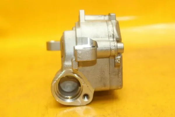 Pompe à huile OEM 03G115105C pour VW Passat B6 2.0 TDI image 3
