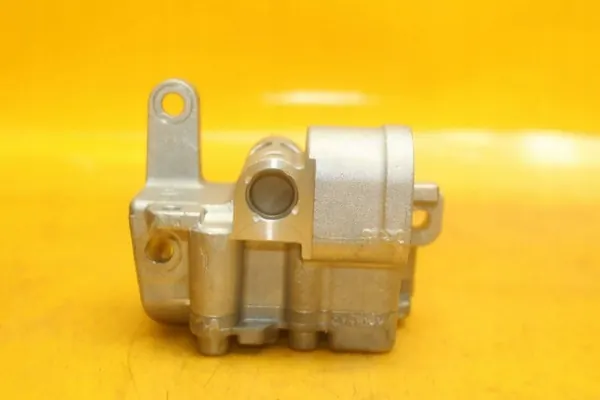 Pompe à huile OEM 03G115105C pour VW Passat B6 2.0 TDI image 7