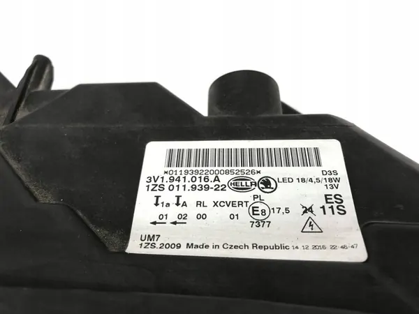 RECHTE VORDERLAMPE SKODA SUPERB III 3V1 image 10