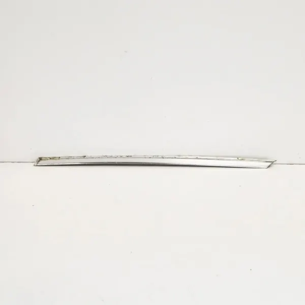 Rechter Voorruitpilaarstrip OEM A1076701016 image 2