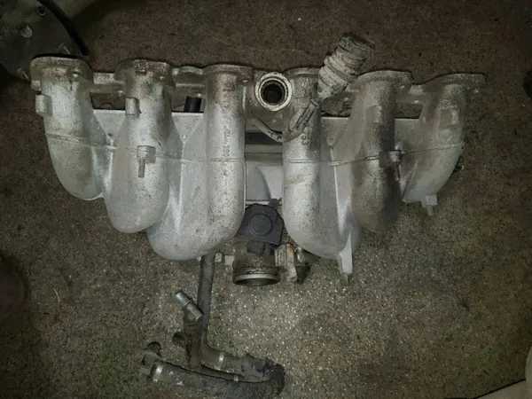 Colector de admisión OEM 1719753 para BMW Serie 5 image 2