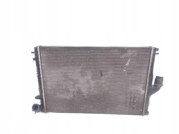 Dacia Duster I vesijäähdytin OEM 214100598R 2010-2013 image 2