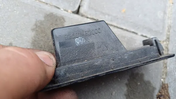 KIA SOUL II 13-19 Luz de Placa Direita 92501-B2000 image 3