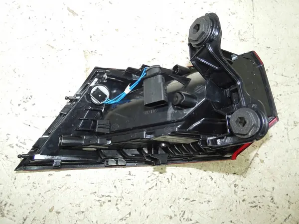 VW Golf VIII luz trasera LED derecha 5H0945096C image 4