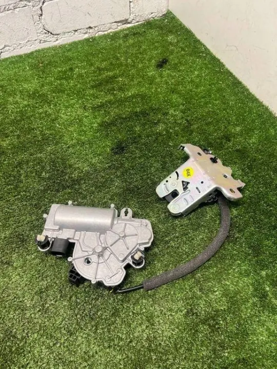 Porsche Cayenne achterklepactuator OEM 760827887 image 2