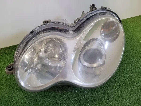 Rechter Koplamp Mercedes W203 Lift Xenon A2038203659 image 2