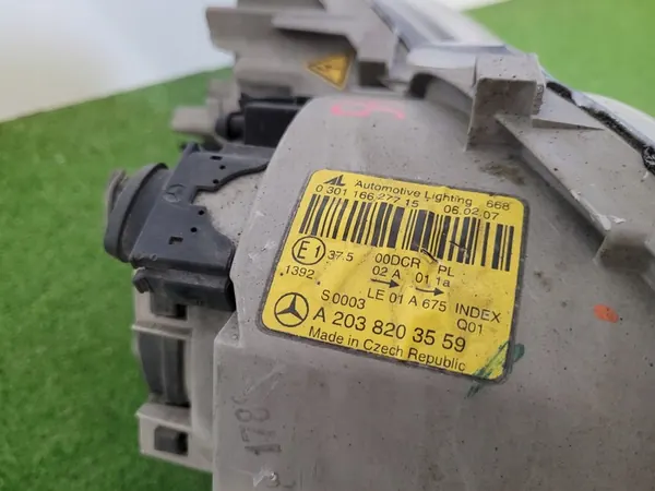 Rechter Koplamp Mercedes W203 Lift Xenon A2038203659 image 5