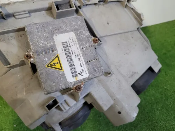 Rechter Koplamp Mercedes W203 Lift Xenon A2038203659 image 6