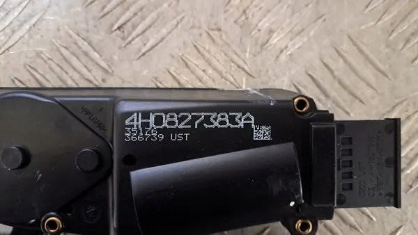 AUDI A6 C7 2.0 TDI Verrou de Coffre 4H0827383A image 3