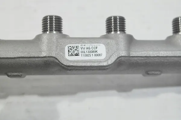 VW AUDI SEAT SKODA CUPRA 2.0 TDI Rampe d'injection 04L130764E image 3
