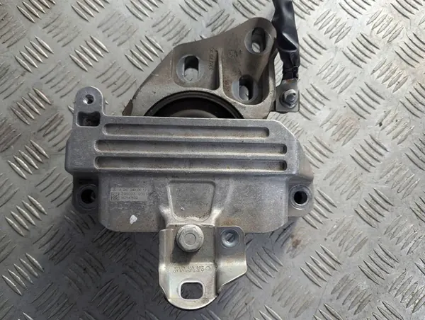 A-Klasse W177 2018-2025 1.3 CGI Moottorin kiinnitys image 2