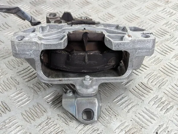 A-Klasse W177 2018-2025 1.3 CGI Moottorin kiinnitys image 5