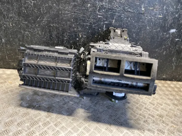 Blästerhus OEM LJ9A-19B555-ABJ för Ford Mustang Mach-E image 2
