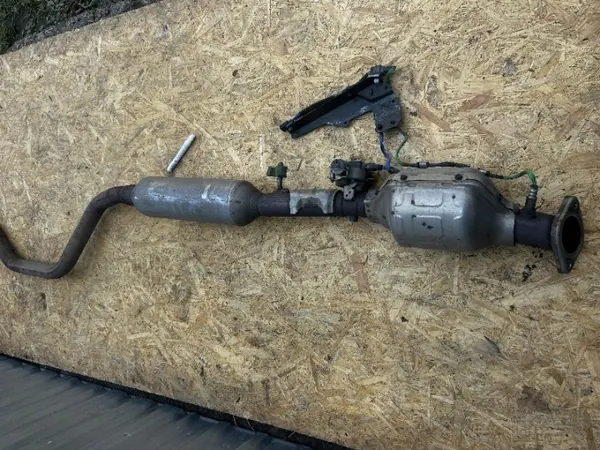 Mazda OEM PY1C Katalysator für Mazda3 2.0L image 2