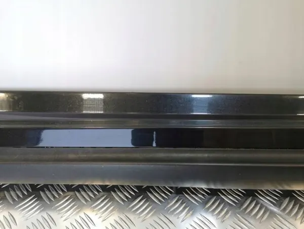 Moldagem de soleira esquerda Maserati Quattroporte VI GTS OEM 670010638 image 3