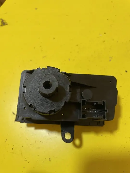 Mercedes-Benz E W211 Sedan Koplamp OE 2115450104 image 2