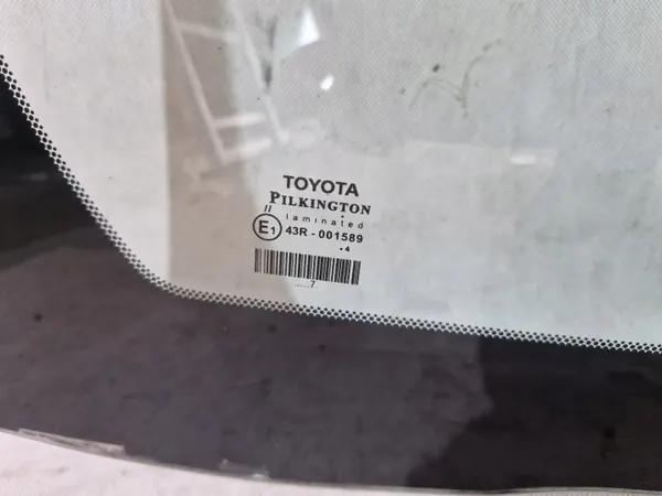 Toyota Yaris 2017 etulasi OEM SZYBA CZOŁOWA image 3