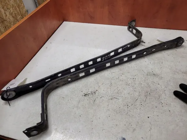 Mercedes-Benz Polttoainesäiliön Kiinnike OEM A2124700240 image 2
