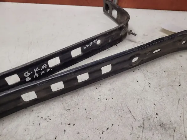 Mercedes-Benz Polttoainesäiliön Kiinnike OEM A2124700240 image 3