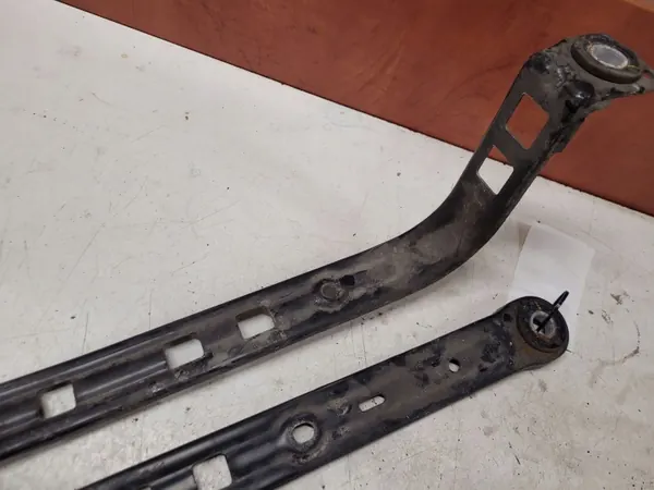 Mercedes-Benz Polttoainesäiliön Kiinnike OEM A2124700240 image 6