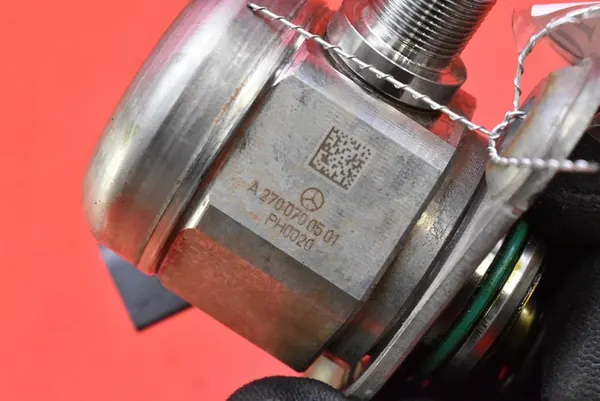 Brandstofpomp Mercedes CLA C117 2.0 CGI 2013-2016 A2700700501 image 10