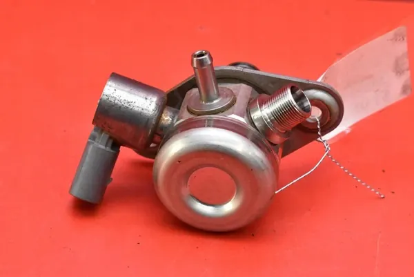 Brandstofpomp Mercedes CLA C117 2.0 CGI 2013-2016 A2700700501 image 4