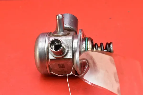 Brandstofpomp Mercedes CLA C117 2.0 CGI 2013-2016 A2700700501 image 5