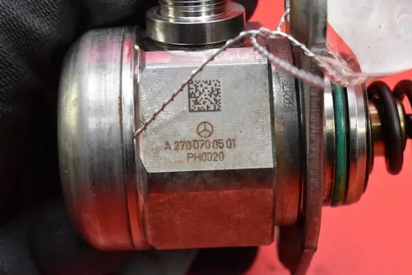 Brandstofpomp Mercedes CLA C117 2.0 CGI 2013-2016 A2700700501 image 6