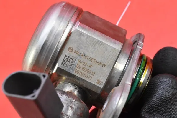 Brandstofpomp Mercedes CLA C117 2.0 CGI 2013-2016 A2700700501 image 9