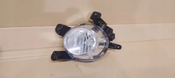 Faro Halógeno Derecho Hyundai OEM 92202-B Usado image 2
