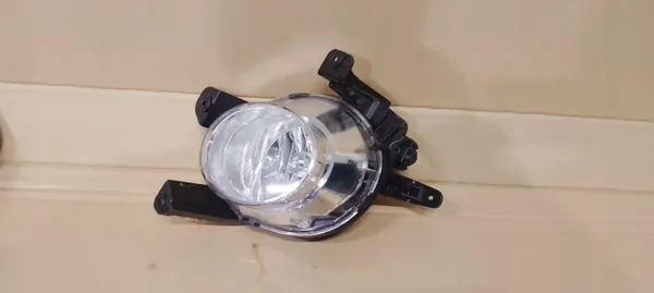 Faro Halógeno Derecho Hyundai OEM 92202-B Usado image 3