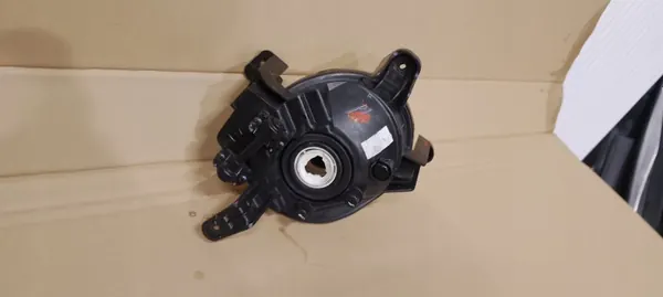 Faro Halógeno Derecho Hyundai OEM 92202-B Usado image 5