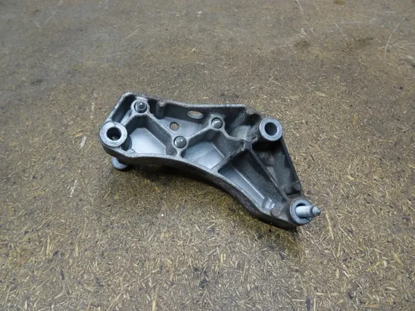 A3 8V GOLF VII PASSAT B8 2.0 TDI Vaihteiston Tuki 1K0199117CD image 2