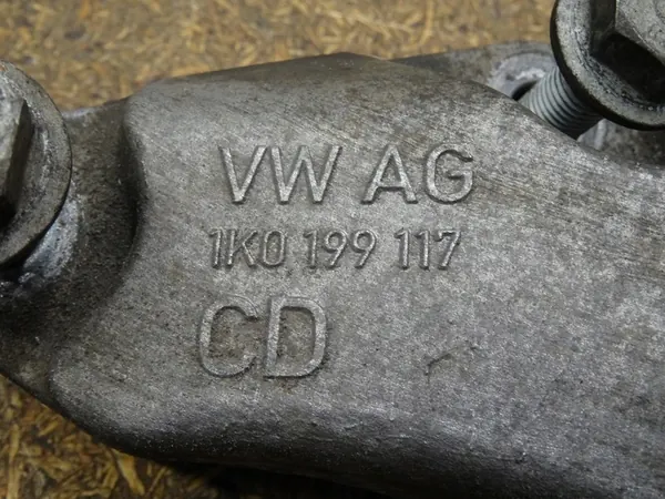 A3 8V GOLF VII PASSAT B8 2.0 TDI Vaihteiston Tuki 1K0199117CD image 3