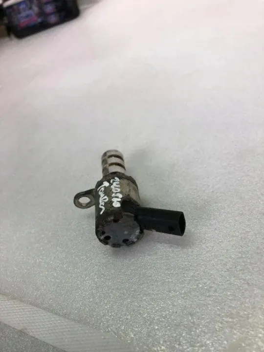 Capteur de pression d'huile d'occasion OEM 04E906455 VW Touran image 2