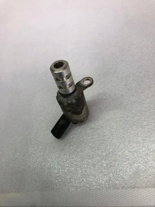 Capteur de pression d'huile d'occasion OEM 04E906455 VW Touran image 3