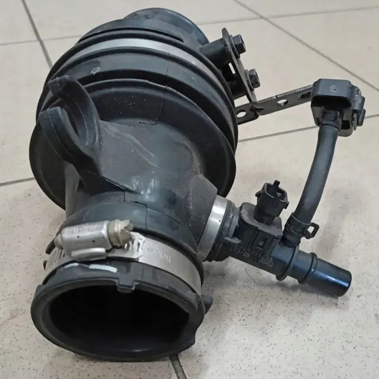 Käytetty ilmaputki OEM 68398601AA Jeep Wrangler JL:lle image 3