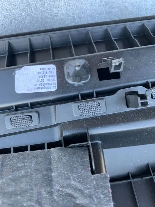Audi A3 8Y dashboardvak OEM 8Y1857035A image 10