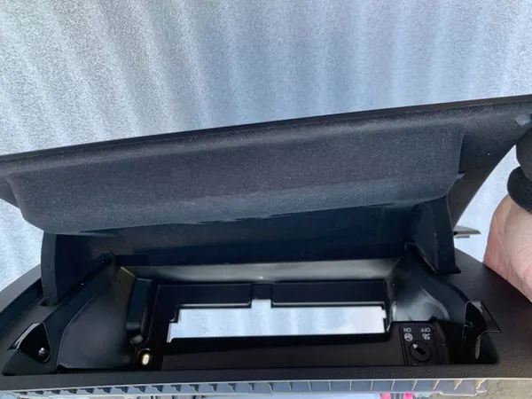Audi A3 8Y dashboardvak OEM 8Y1857035A image 5