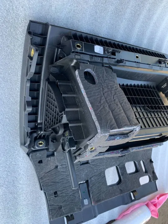 Audi A3 8Y dashboardvak OEM 8Y1857035A image 8