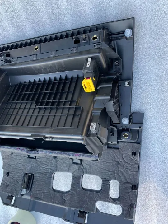 Audi A3 8Y dashboardvak OEM 8Y1857035A image 9