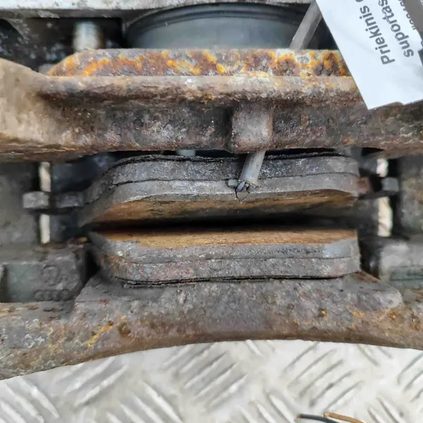 Audi A8 S8 D3 2005 Vasemman etujarrusatula image 7