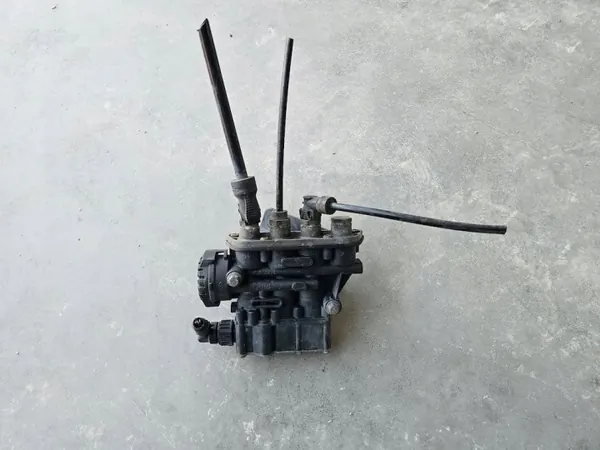 Válvula ECAS OEM K019820 21083657 Renault Premium image 2