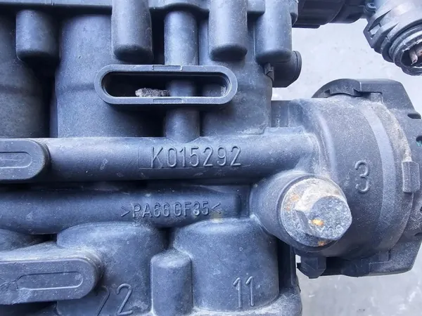 Válvula ECAS OEM K019820 21083657 Renault Premium image 3