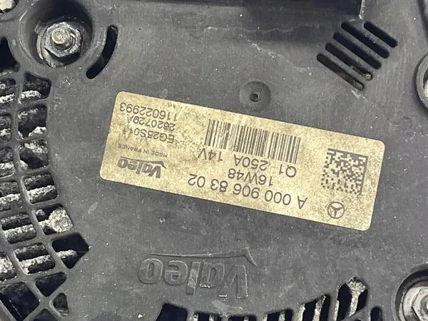 Mercedes C 205 E W213 2.0 CDI Alternator A0009068302 image 3