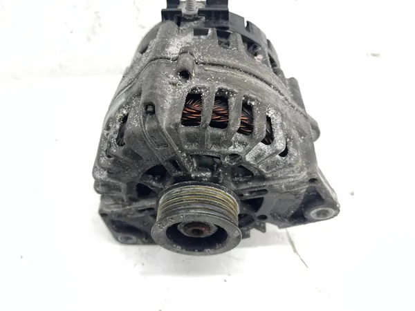 Mercedes C 205 E W213 2.0 CDI Alternator A0009068302 image 4
